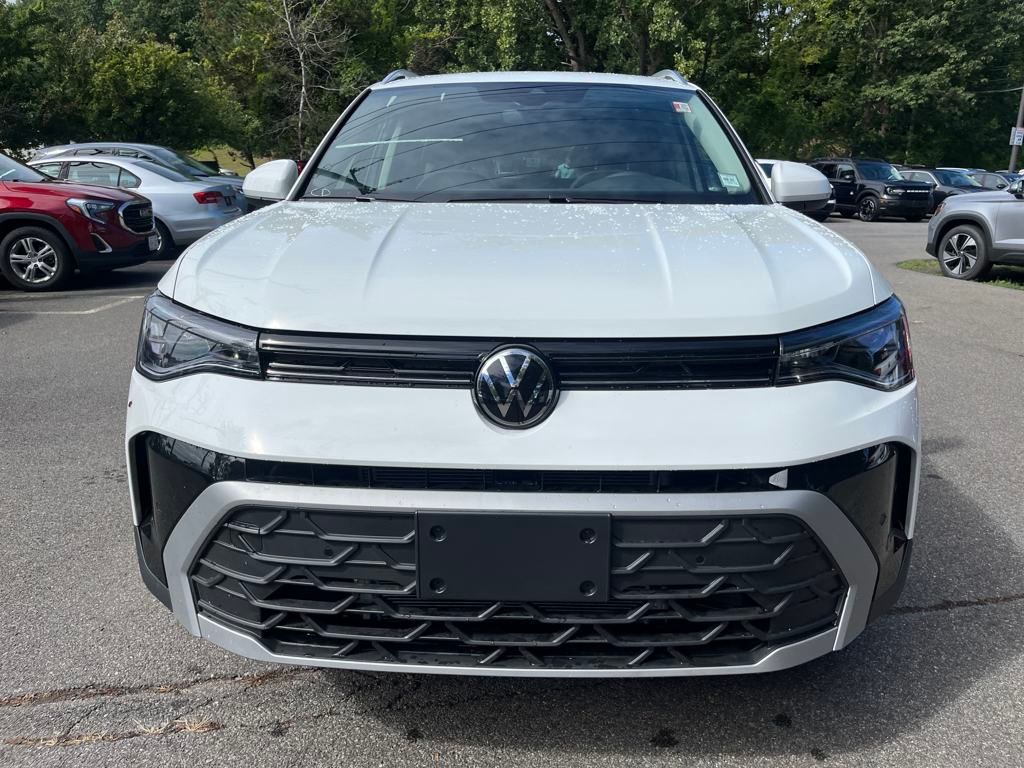 2025 Volkswagen Taos SE photo 3