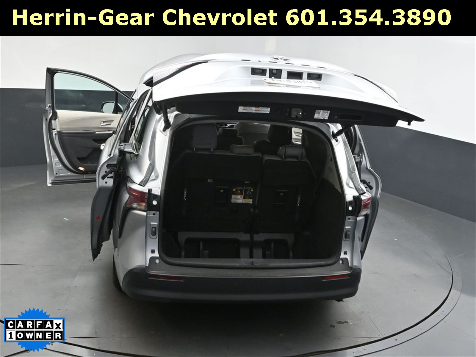 2023 Toyota Sienna XLE photo 35