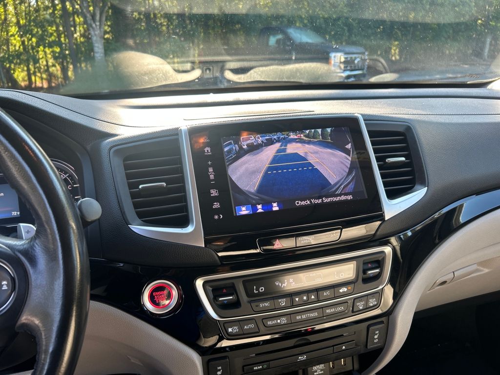 2017 Honda Pilot Touring photo 16