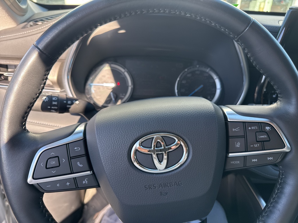 2020 Toyota Highlander Hybrid Limited photo 4