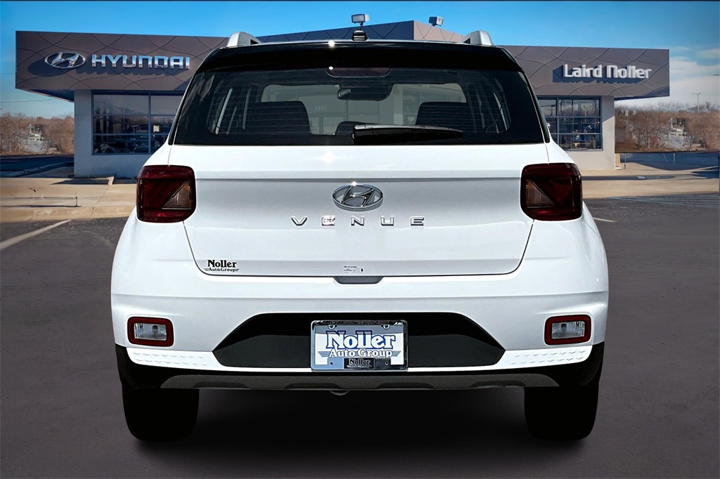 2025 Hyundai Venue Limited photo 4