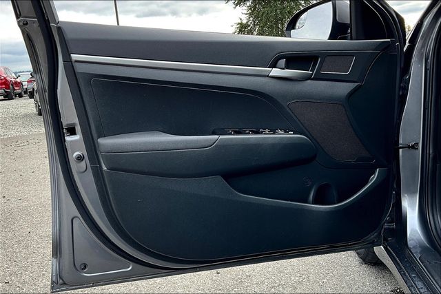 2019 Hyundai Elantra SE photo 18