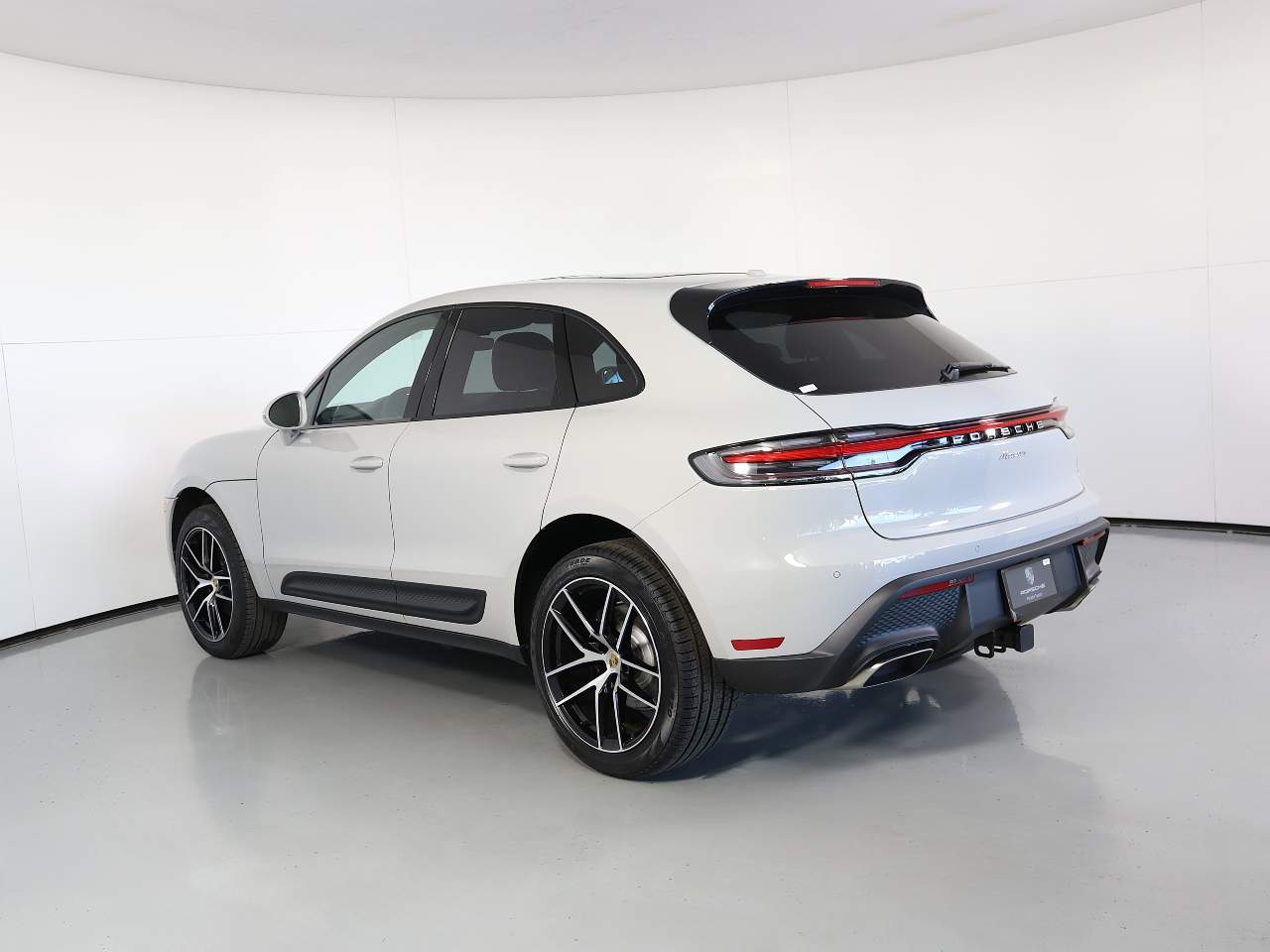 2026 Porsche Macan T photo 3