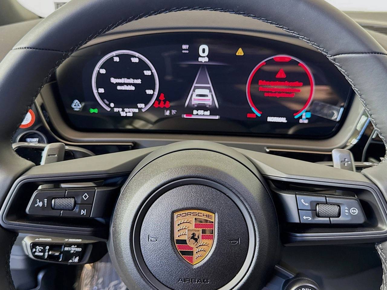2025 Porsche Cayenne photo 13