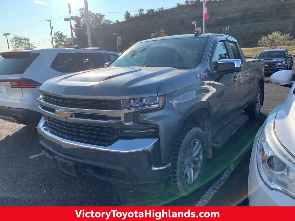 2019 Chevrolet Silverado 1500 LT photo 2