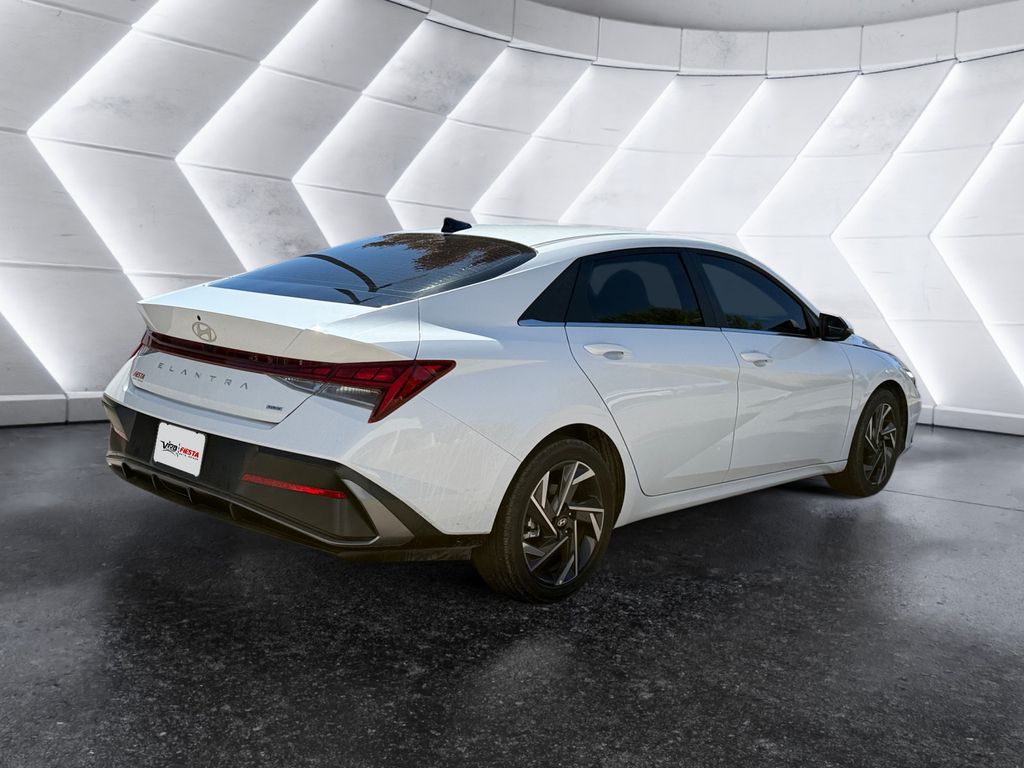 2025 Hyundai Elantra Hybrid Limited photo 3