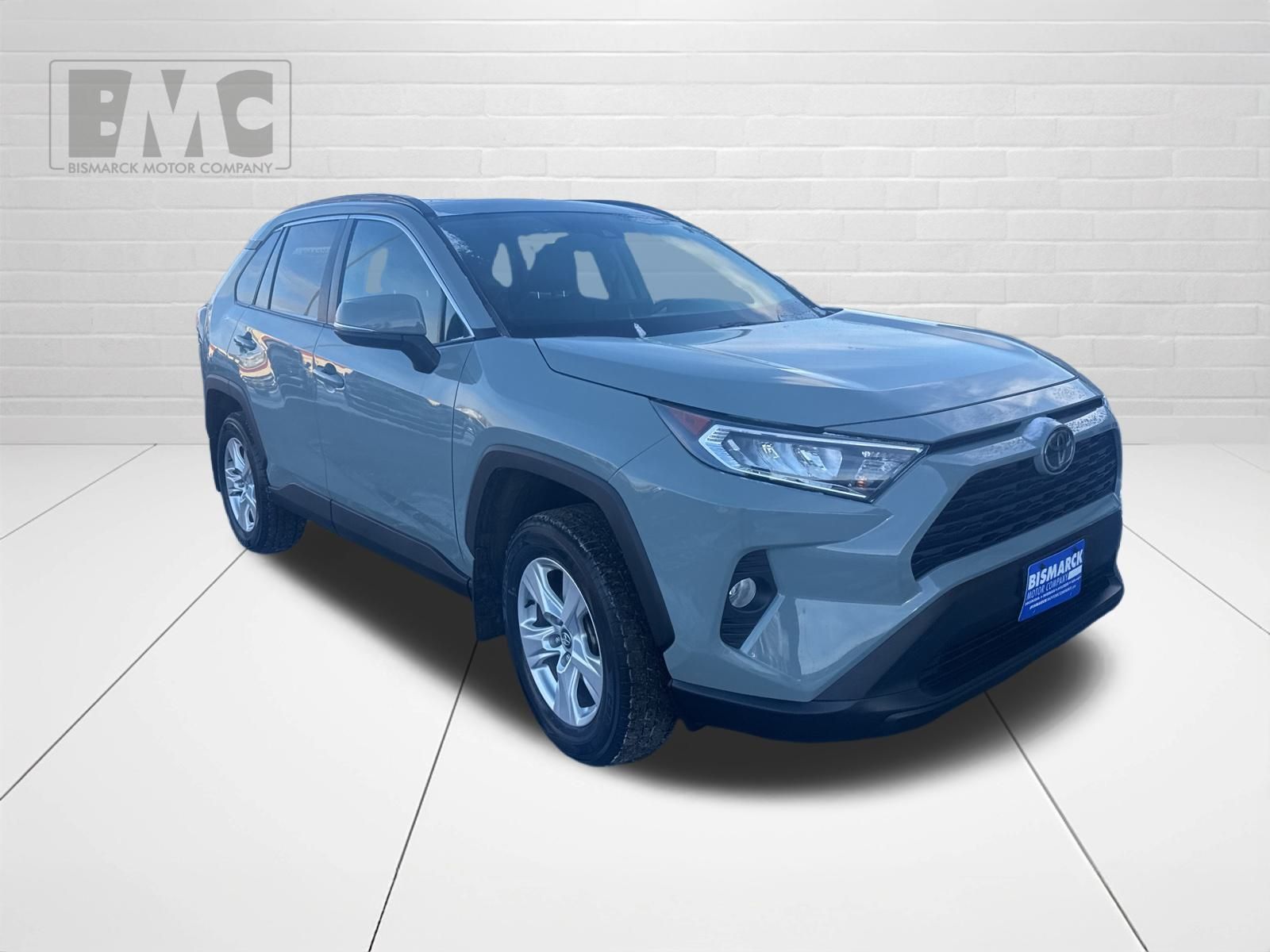 2020 Toyota RAV4 XLE photo 3