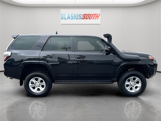 2021 Toyota 4Runner TRD Off-Road Premium photo 2