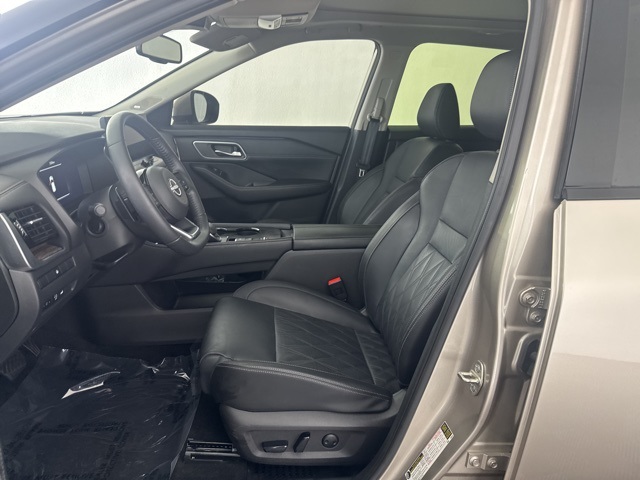 2024 Nissan Rogue Platinum photo 19