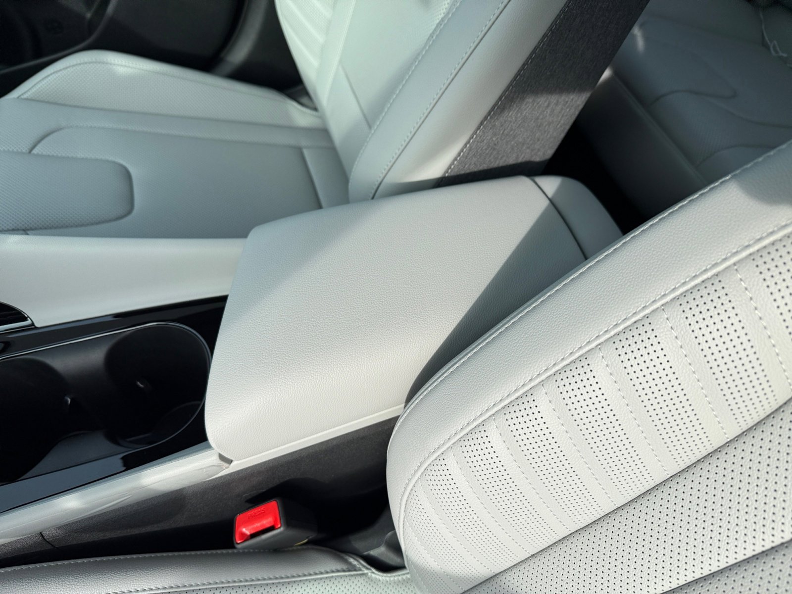 2025 Hyundai Elantra Hybrid Limited photo 14