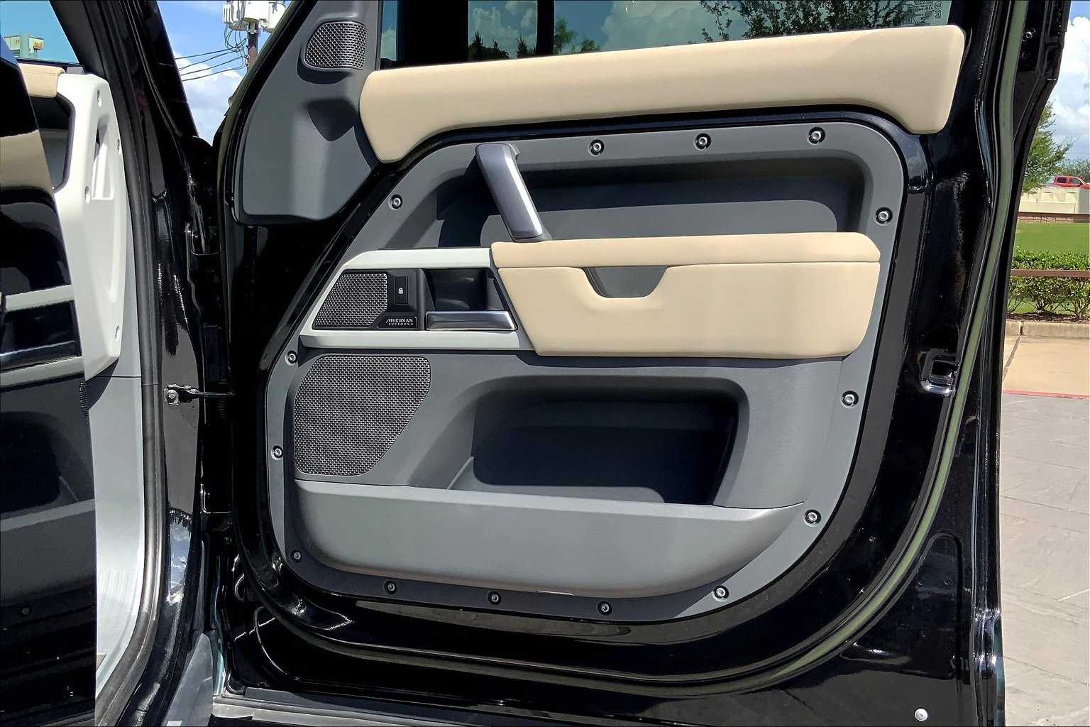 2023 Land Rover Defender X-Dynamic SE photo 39