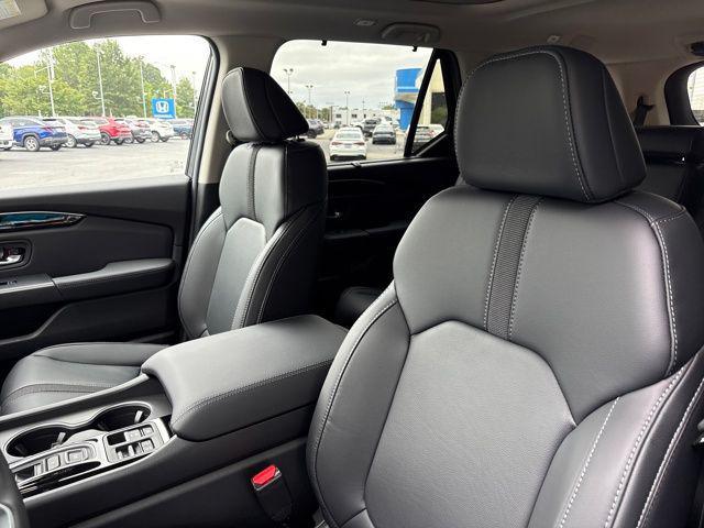 2025 Honda Pilot Touring photo 2