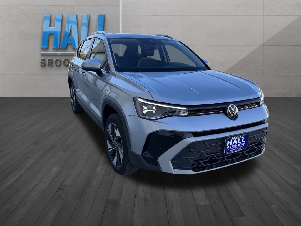 2025 Volkswagen Taos SE photo 3