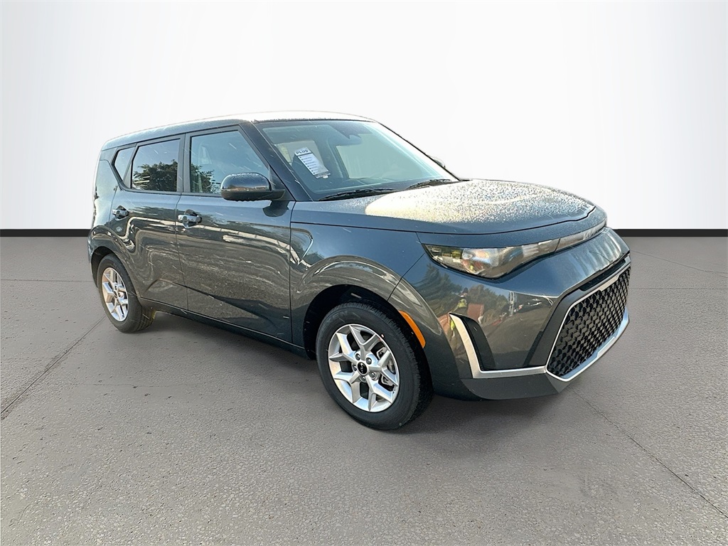 2025 Kia Soul LX's photo