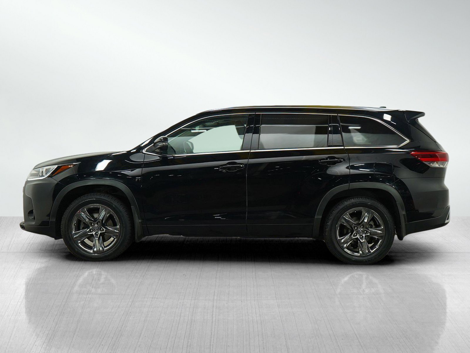 Used 2017 Toyota Highlander Limited with VIN 5TDDZRFH4HS480268 for sale in Bloomington, Minnesota