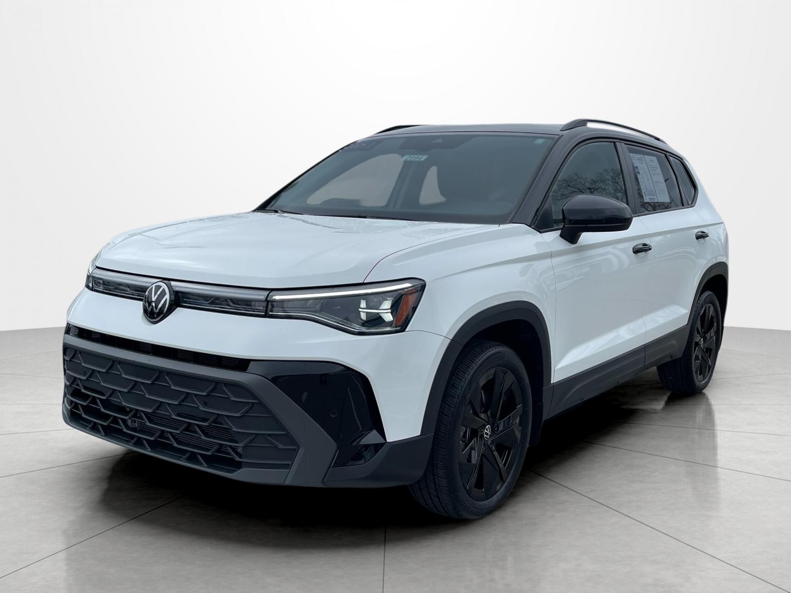 2025 Volkswagen Taos SE Black
