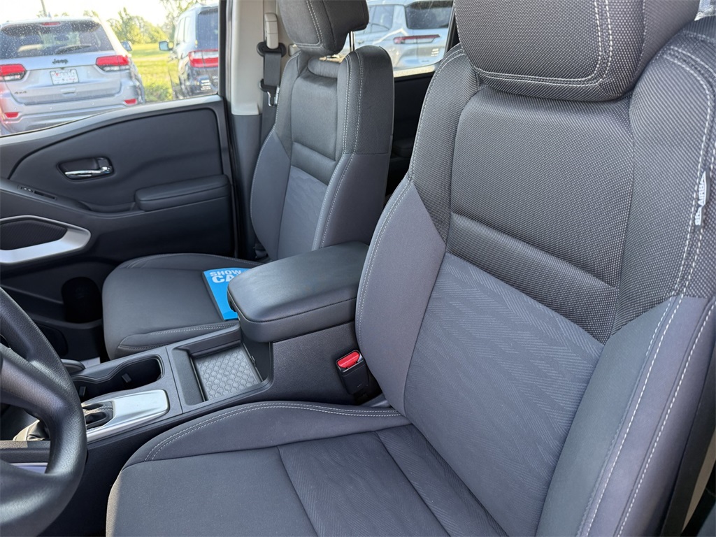 2022 Nissan Frontier SV Crew Cab photo 14
