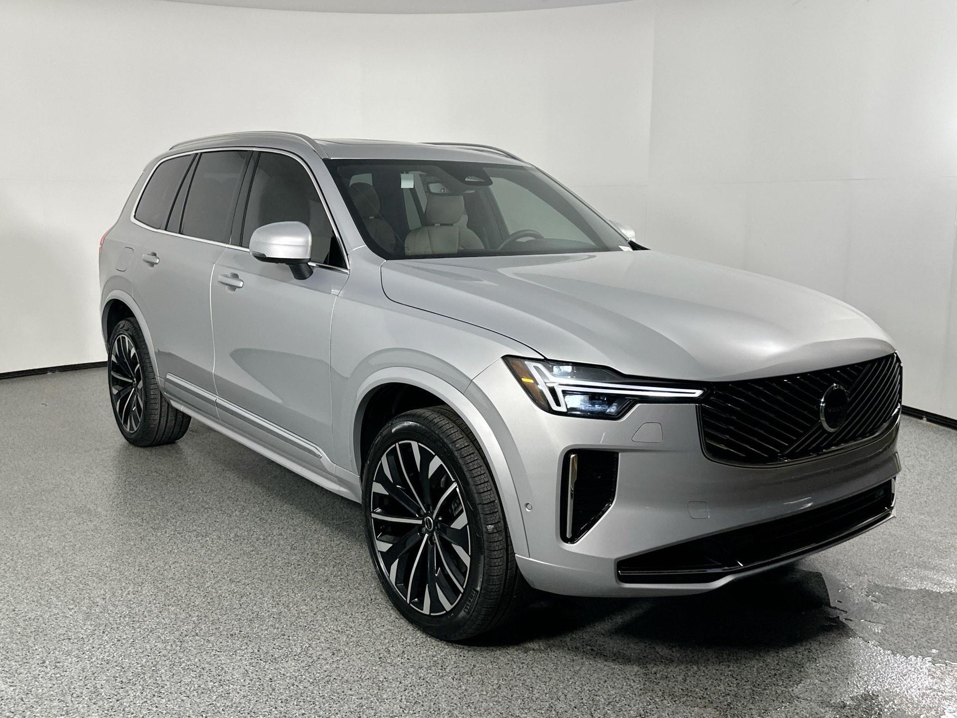 2025 Volvo XC90 T8 AWD Plus photo 3