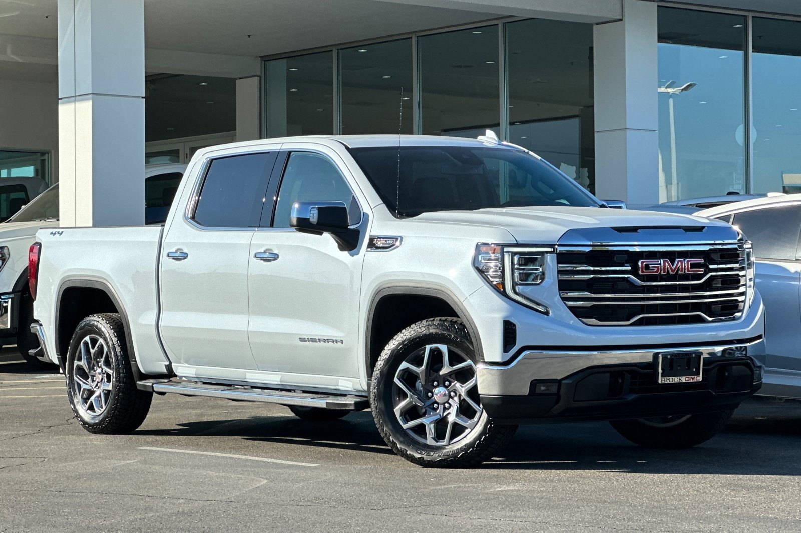 2026 Gmc Sierra 1500 SLT photo 2
