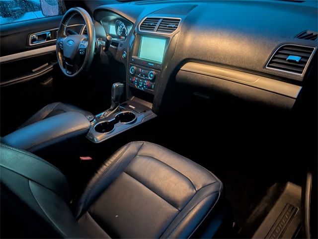 2016 Ford Explorer XLT photo 6