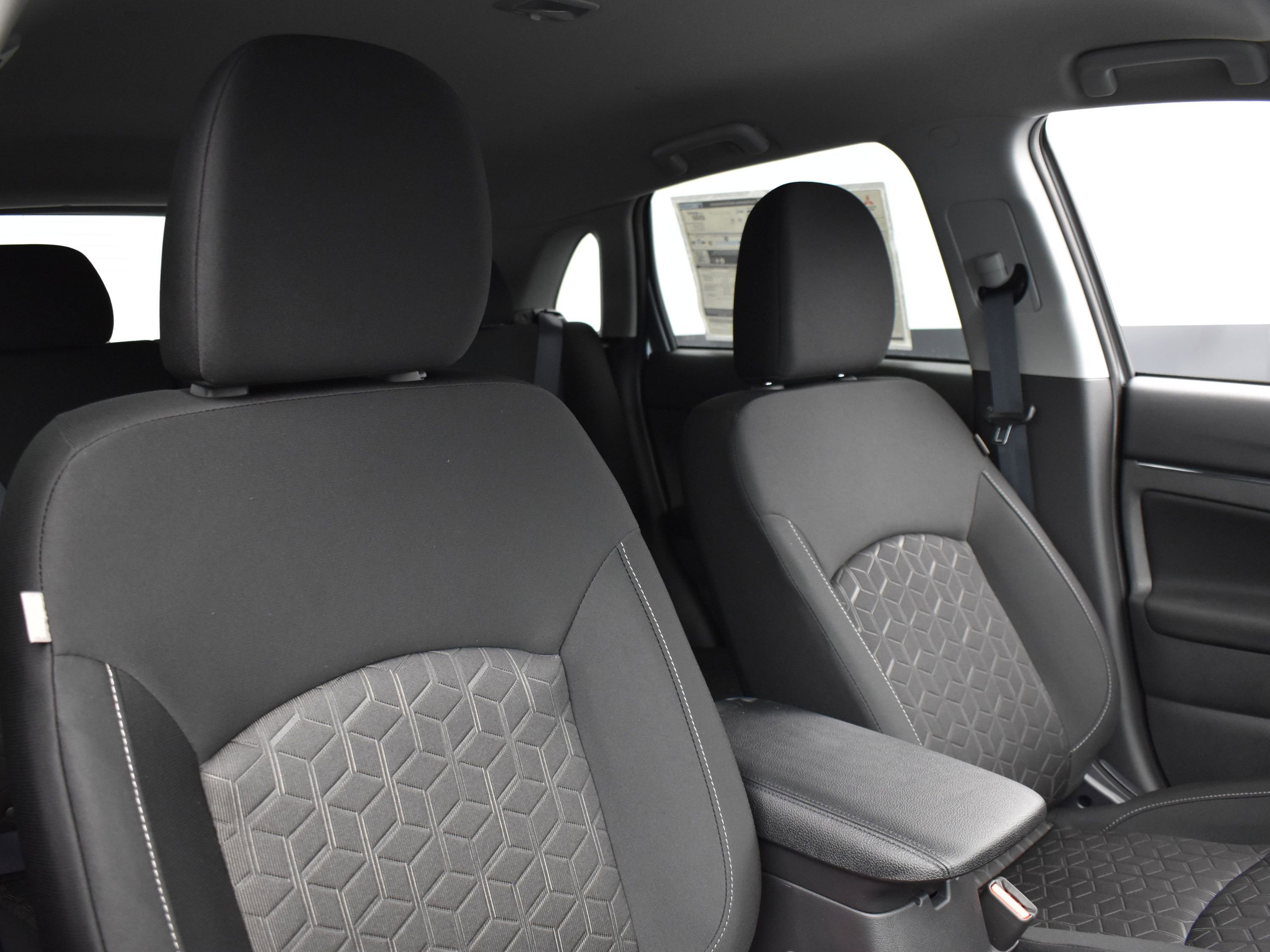 2025 Mitsubishi Outlander Sport SE photo 14