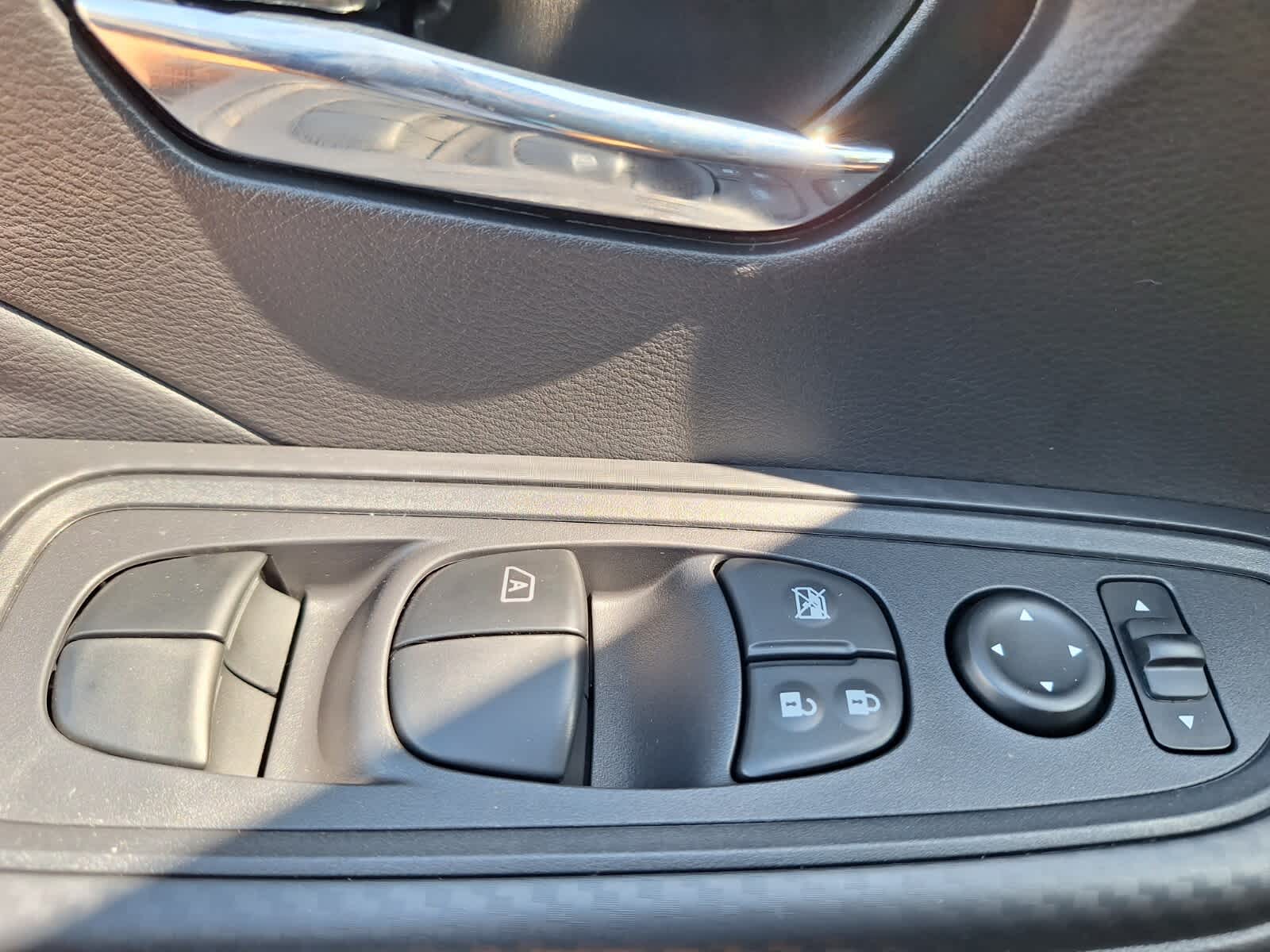 2025 Nissan Versa SV photo 19
