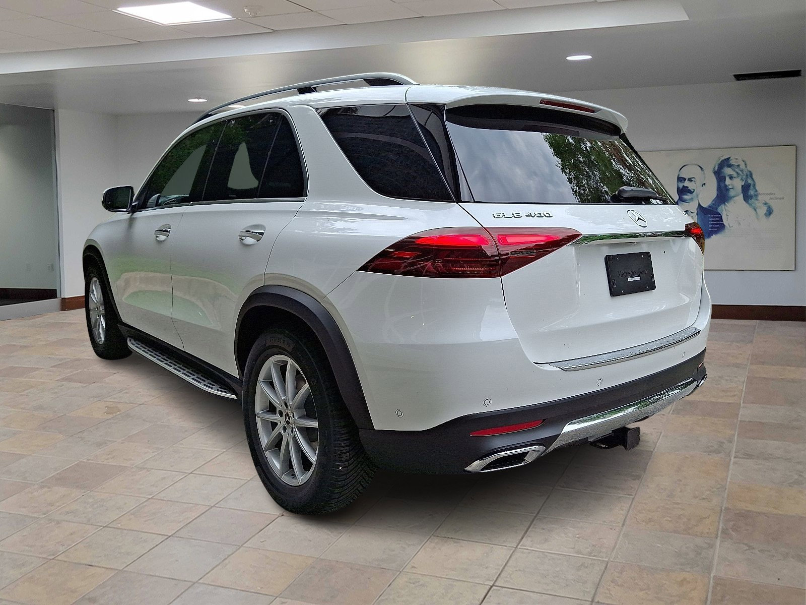 2025 Mercedes Benz GLE 450 4MATIC photo 4