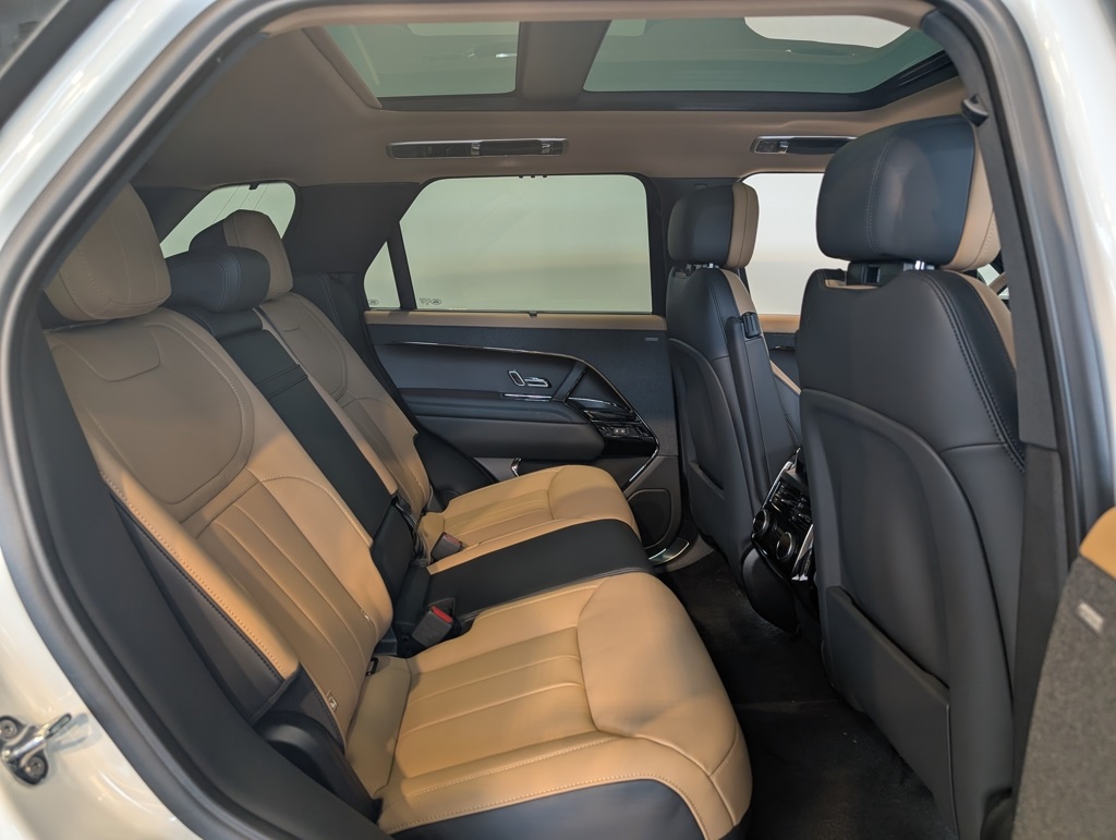 2025 Land Rover Range Rover Sport SE photo 24