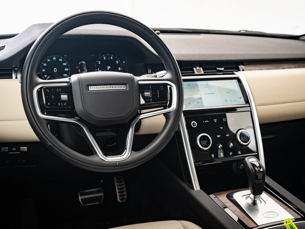 2022 Land Rover Discovery Sport SE photo 4