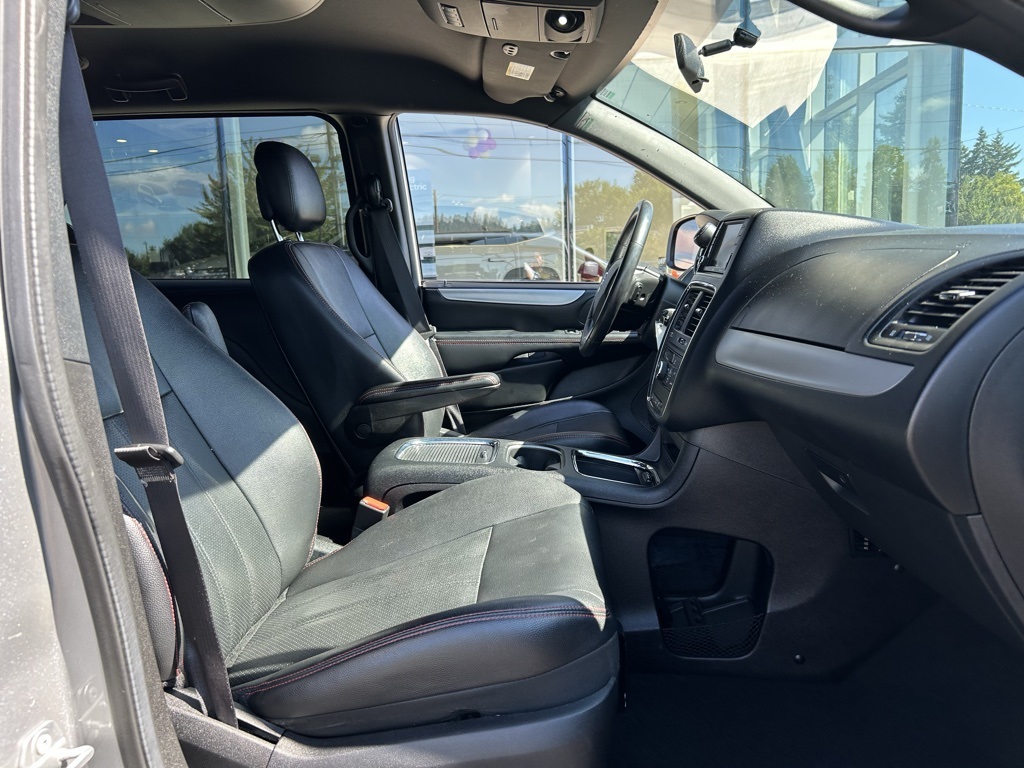 2016 Dodge Grand Caravan R/T photo 28