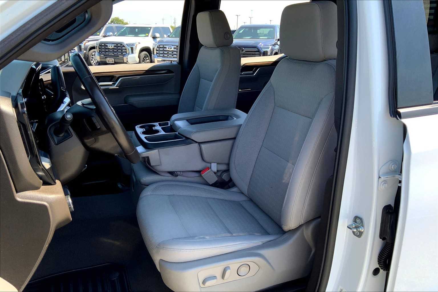 2022 Chevrolet Silverado 1500 LT photo 7