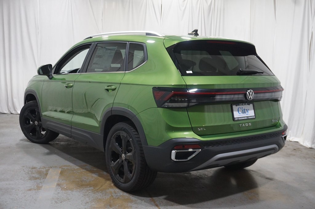 2025 Volkswagen Taos SEL photo 4