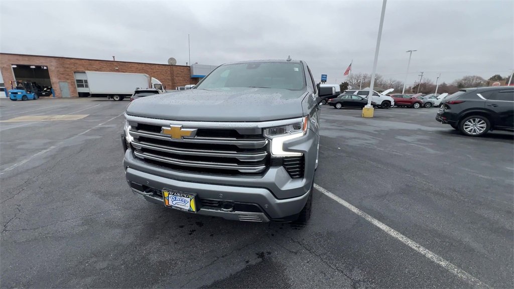 2025 Chevrolet Silverado 1500 High Country photo 3