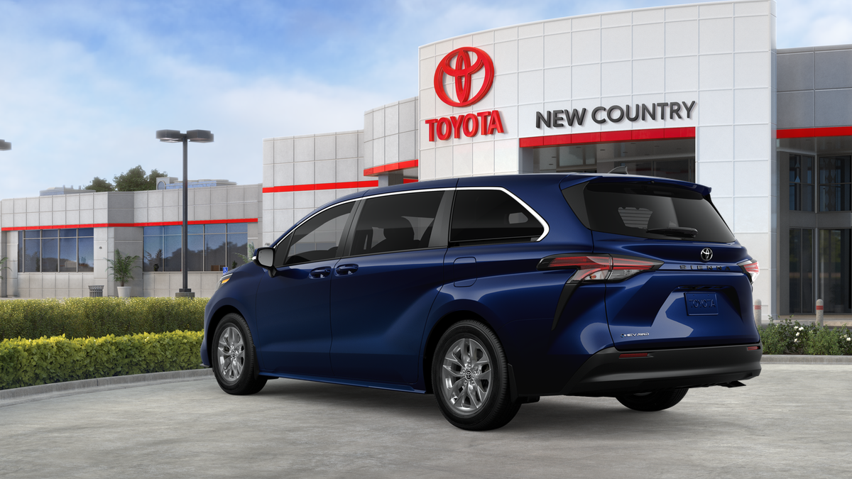 2026 Toyota Sienna LE photo 4