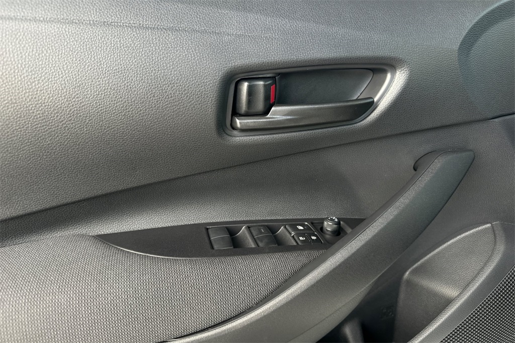2025 Toyota Corolla LE photo 11