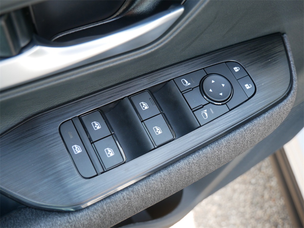 2025 Nissan Kicks SV photo 5
