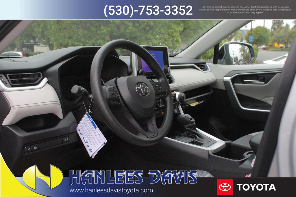 2025 Toyota RAV4 XLE photo 11