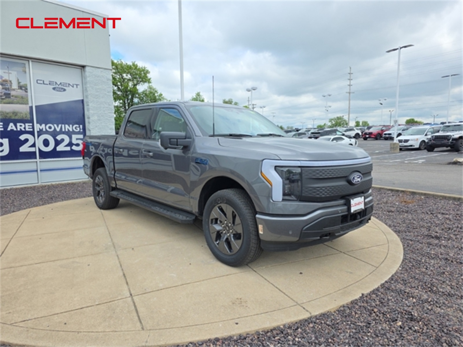 2025 Ford F-150 Lightning photo 3