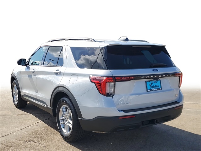 2025 Ford Explorer photo 3
