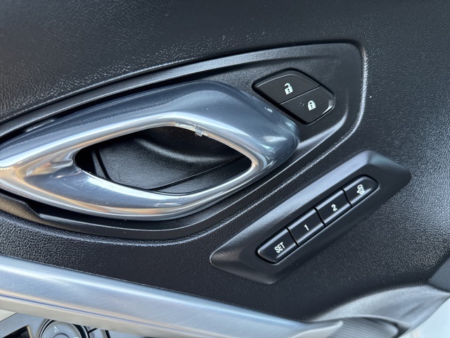 2017 Chevrolet Camaro SS photo 18
