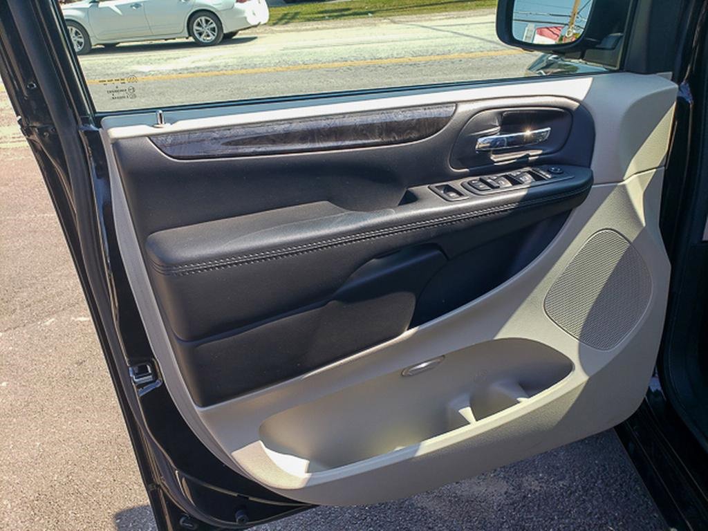 2018 Dodge Grand Caravan SE photo 9