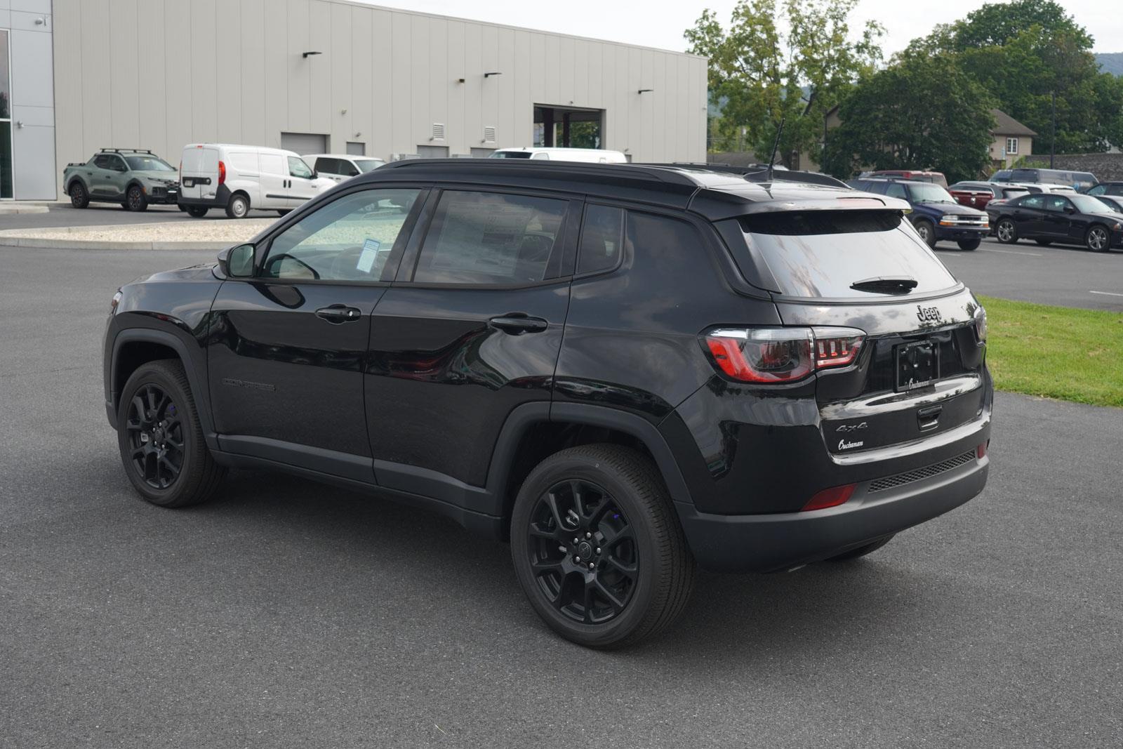 2025 Jeep Compass Latitude photo 3