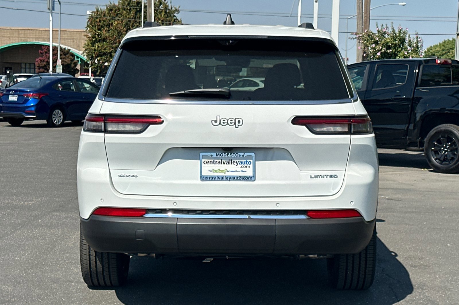 2025 Jeep Grand Cherokee Limited photo 4