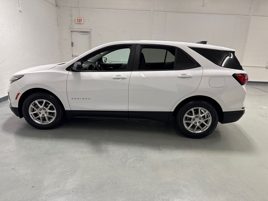2023 Chevrolet Equinox LS photo 4