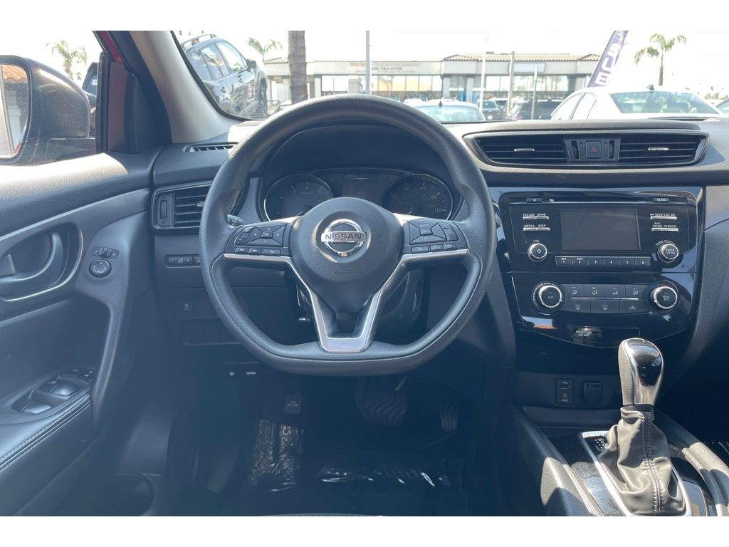2017 Nissan Rogue Sport S photo 13