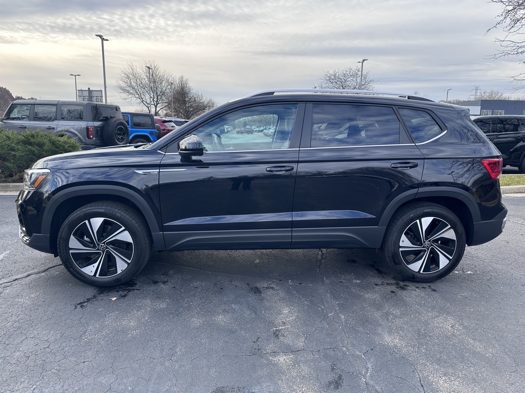 2024 Volkswagen Taos SE photo 3