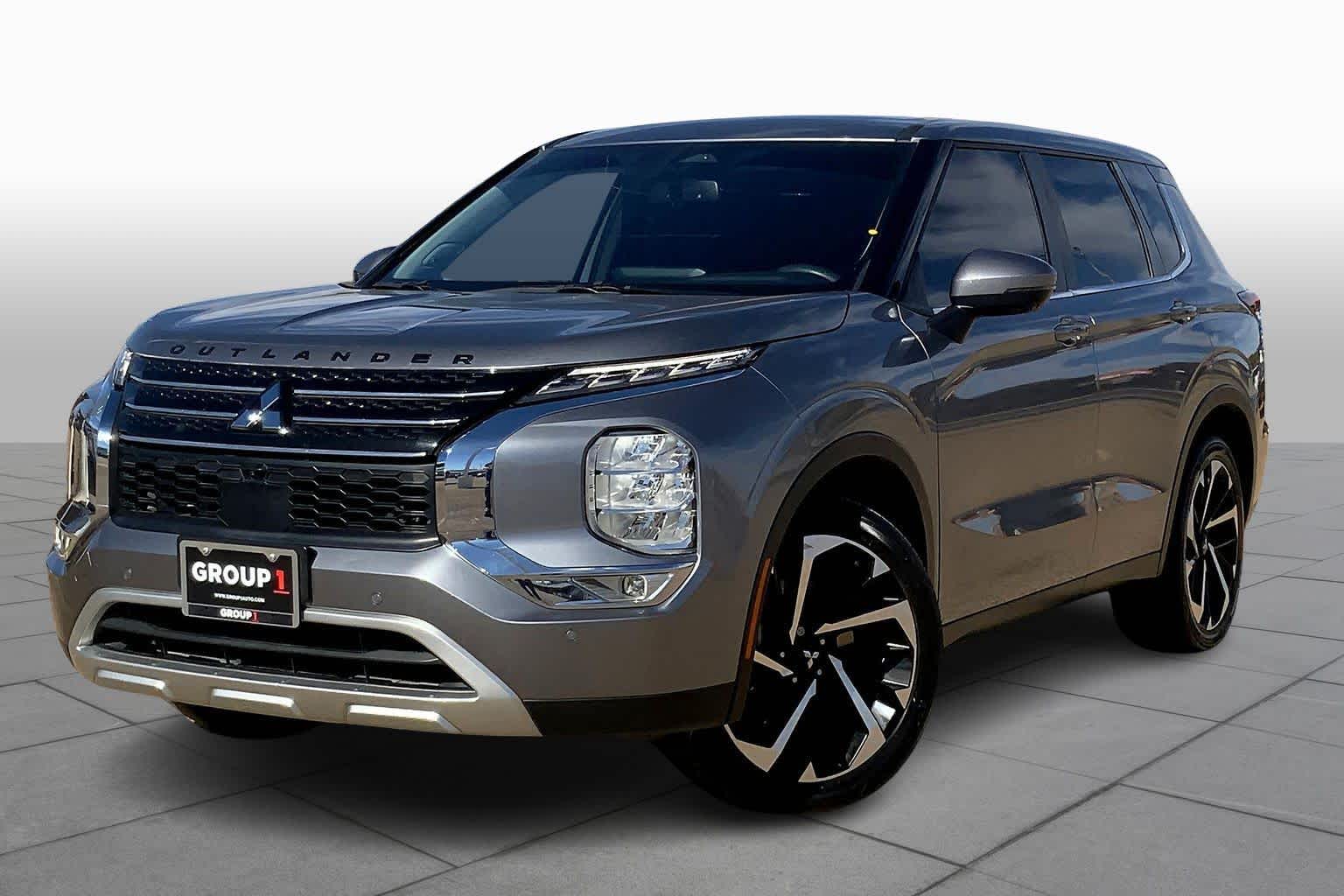 2023 Mitsubishi Outlander SE's photo