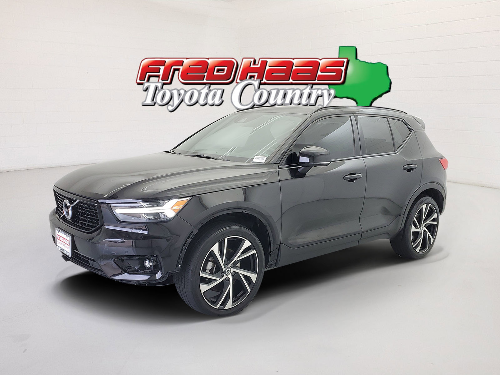 2020 Volvo XC40 R-Design's photo