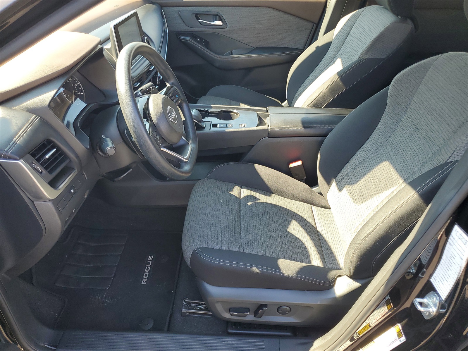 2023 Nissan Rogue SV photo 5