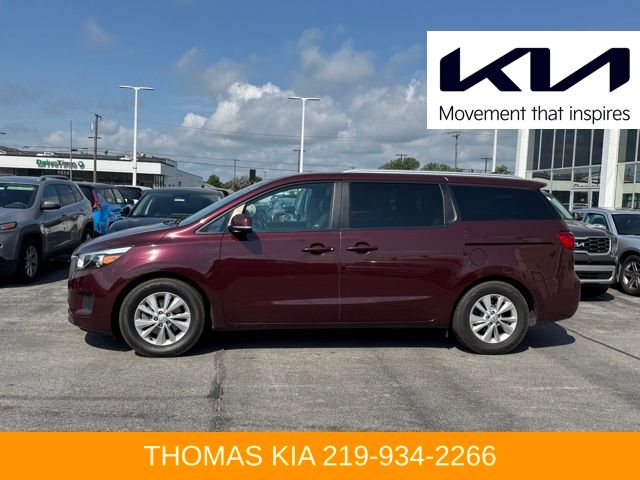 2017 Kia Sedona LX photo 2